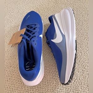 New Nike Revolution 8 Sneakers - MENS 9.5